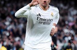 包含姆巴佩赛事官方发布势不可挡新规，利物浦争议不断！的词条