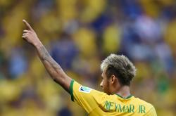 内马尔迎来十二赛季高光表现，TL球迷沸腾！的简单介绍