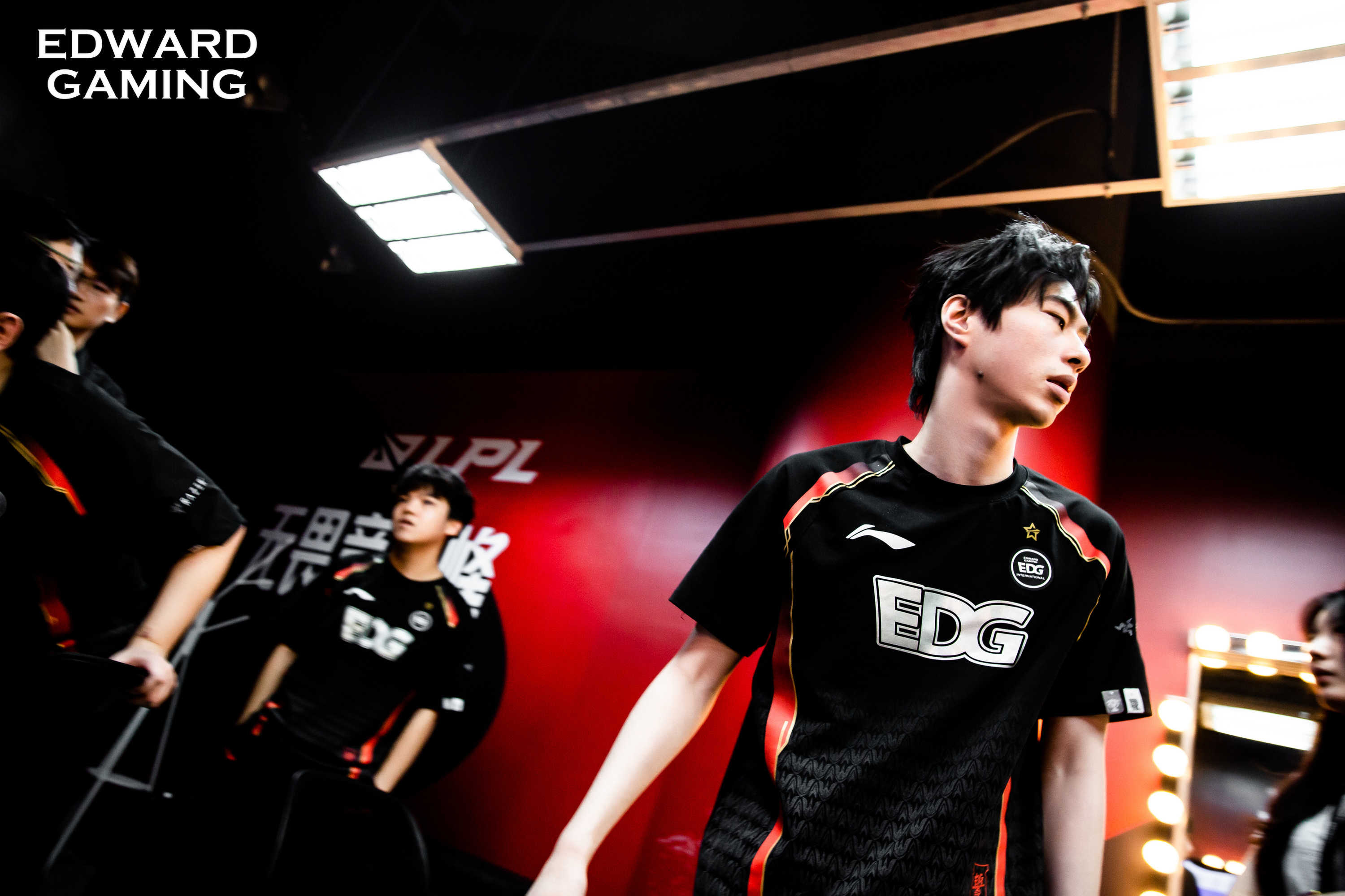 关于Faker在老鹰比赛中绝杀,战术调整引发热议!的信息 关于Faker在老鹰比赛中绝杀,战术调整引发热议!的信息